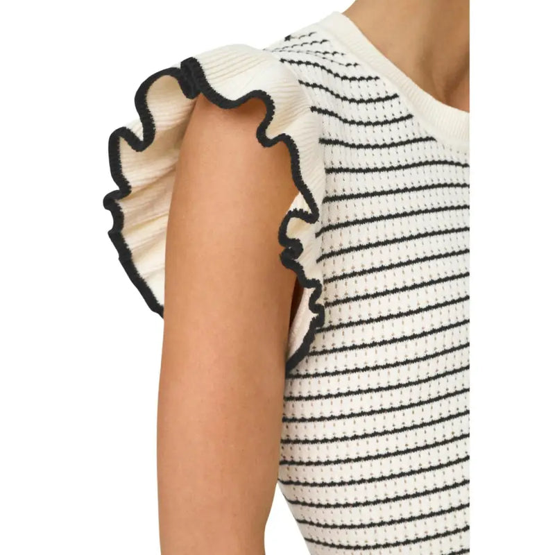 Jacqueline De Yong beige gestreifter, ärmelloser Baumwollstrick top mit Rüschenärmeln