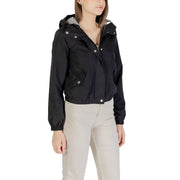 Women’s black hooded bomber jacket with snap buttons, elastic cuffs and hem by Jacqueline De Yong