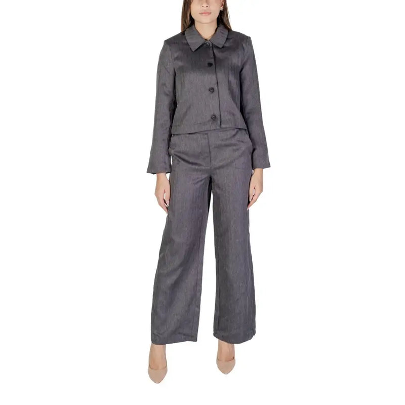 Jacqueline de yong grey polyester blazer for women in a sleek dark gray two-piece suit with subtle textured pattern