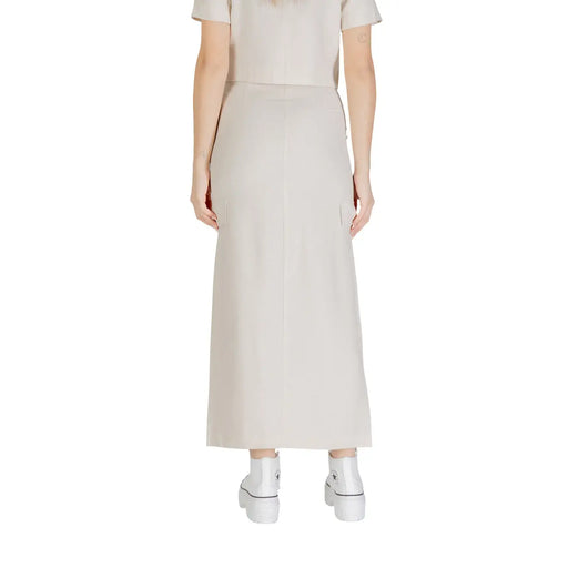 Beige high-waisted midi viscose skirt with side pockets and straight cut by Jacqueline de Yong for women