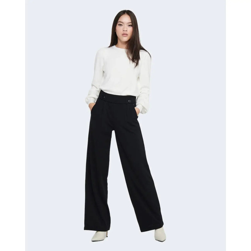 Schwarze, hochgeschnittene, weite Slip-on-Hose von Jacqueline de Yong für Damen mit elegantem, tailliertem Schnitt und Knopfleiste vorne.