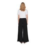 Schwarze, weite Slip-on-Hose für Damen von Jacqueline de Yong aus fließendem Stoff mit hohem Bund.