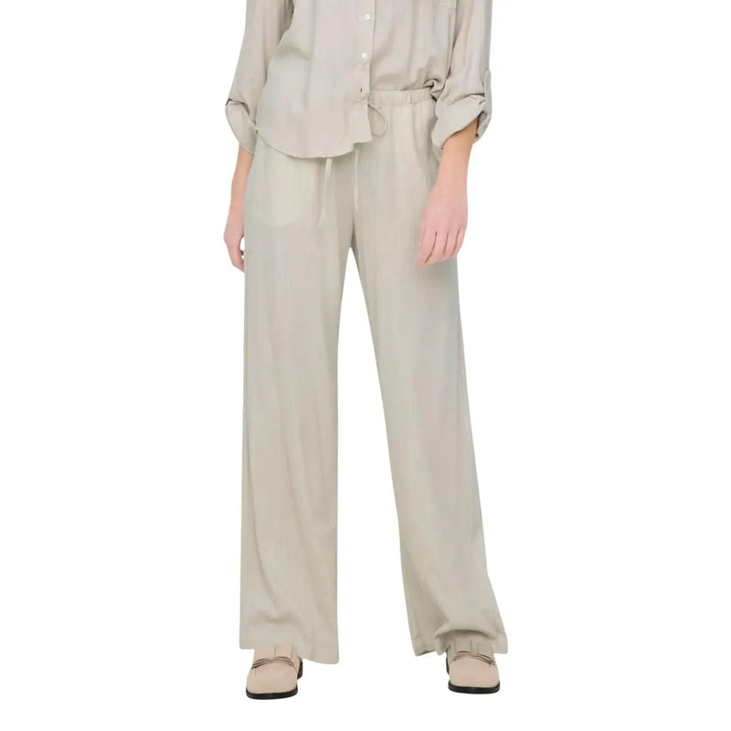 Graue Leinenhose für Damen von Jacqueline de Yong, normale Passform, beigefarbenes, weites Bein, Kordelzug im Bund und dezente Falten.