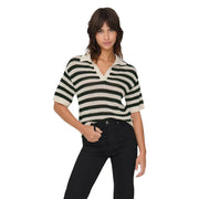 Schwarz-cremefarben gestreiftes Strickpoloshirt mit Kragen von Jacqueline de Yong für Damen im schwarzen Pullover-Stil