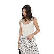 Jacqueline de Yong Damen Tank top aus cremefarbenem, geripptem Viskosestoff mit schwarzem Muschelsaum und schwarzen Trägern