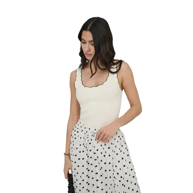 Jacqueline de Yong Damen Tank top aus cremefarbenem, geripptem Viskosestoff mit schwarzem Muschelsaum und schwarzen Trägern