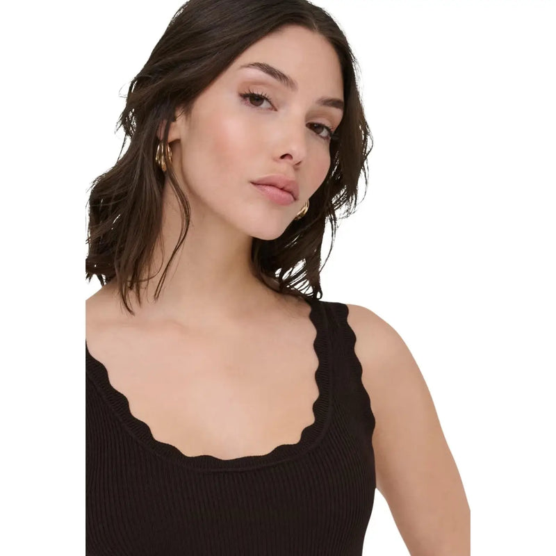 Jacqueline de Yong Damen-Tanktop, schwarz, gerippt top mit geschwungenem Halsausschnitt aus weichem Stoff für lässige Kleidung