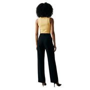 Schwarze, hochgeschnittene Hose mit weitem Bein und elegantem, tailliertem Schnitt, kombiniert mit einem gelben Tanktop von Jacqueline De Yong. top V-Ausschnitt Knöpfe