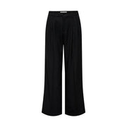 Schwarze, weite Damenhose von Jacqueline de Yong mit elegantem, tailliertem Schnitt, dezenten Bundfalten, Reißverschluss vorne und Taschen.
