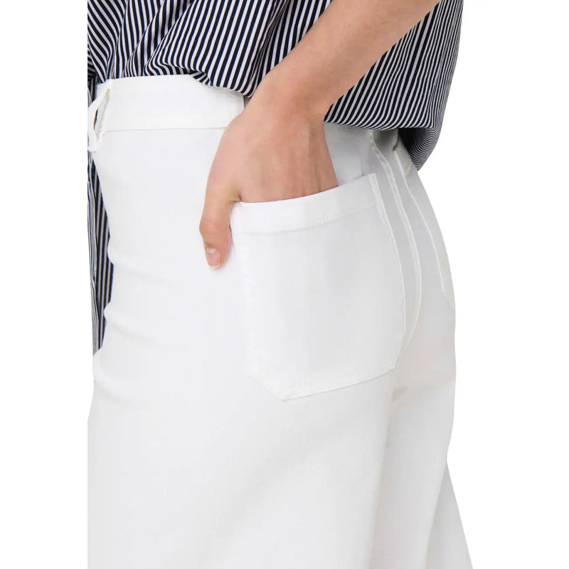 Weiße, hochgeschnittene Baumwollhose für Damen von Jacqueline de Yong mit klarem, minimalistischem Design und sichtbaren Nähten, Größe 30