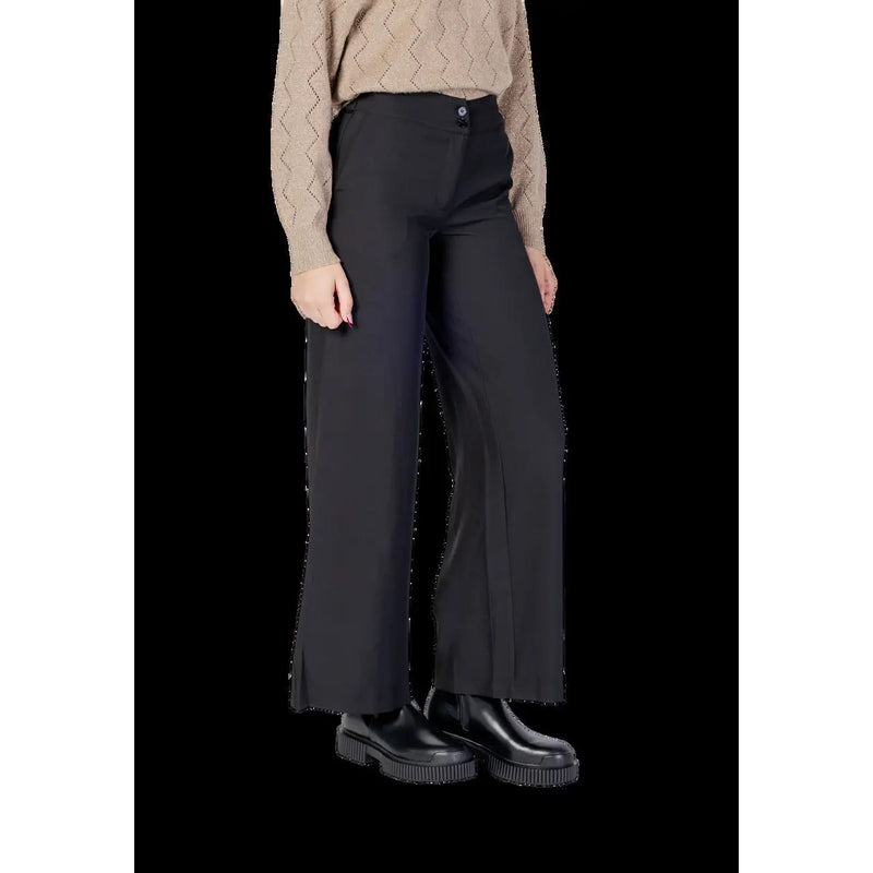 Jacqueline de Yong Damen-Hose mit weitem Bein, schwarz, aus Polyester, mit elegantem, geradem Schnitt und dezenten Bundfalten vorne.