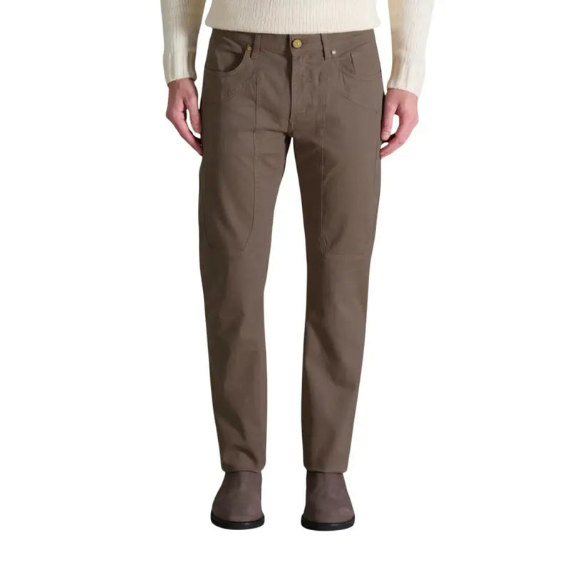 Men’s brown straight-leg trousers with ribbed cream sweater and taupe suede boots