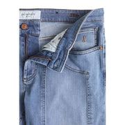 Jeckerson Herrenjeans, hellblau, aus Bio-Baumwolle, schmale Passform mit kupferfarbenen Beschlägen und Marken-J-Patch auf der Rückseite