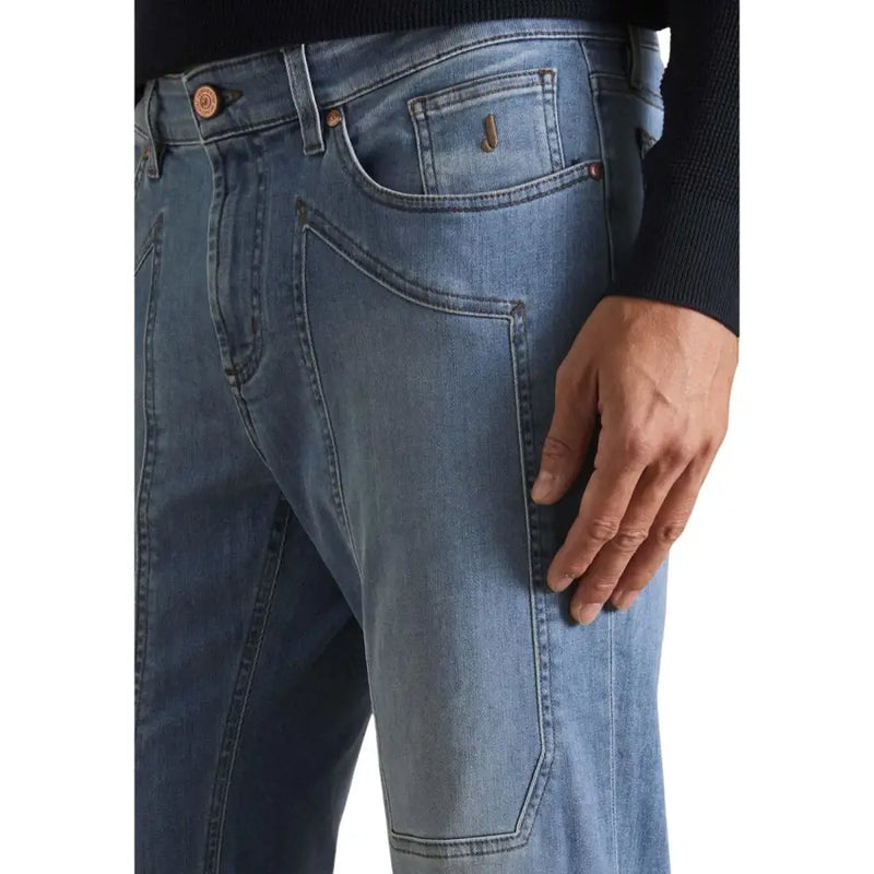 Jeckerson Herrenjeans aus hellblauem Bio-Baumwoll-Denim mit mittlerer Waschung und klassischem Five-Pocket-Design mit kupferfarbenen Beschlägen