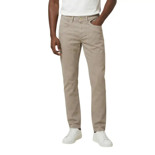 Beigefarbene, schmal geschnittene Chino-Hose mit dezenten Ziernähten aus Baumwoll-Piqué-Mischgewebe von Jeckerson Herrenhose JUPPA077