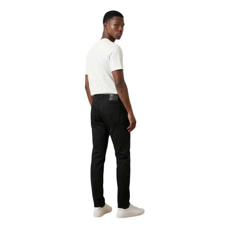 Jeckerson Schwarze Herren-Chinos in schmaler Passform mit elegantem, tailliertem Design und dezenten Ziernähten