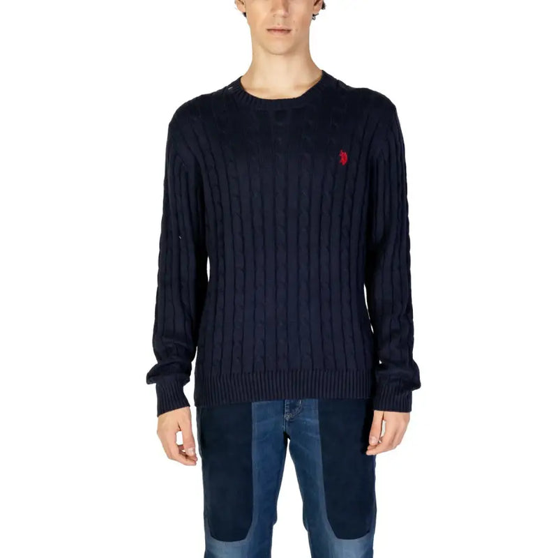 Marineblauer Ralph Lauren Zopfstrickpullover mit rotem Logo.