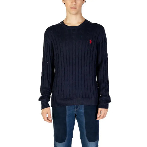 Marineblauer Ralph Lauren Zopfstrickpullover mit rotem Logo.