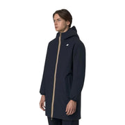 Marineblaue Kway Herren-Kapuzenjacke aus Polyester mit gold-weißem Reißverschlussanhänger und dezentem Brustlogo