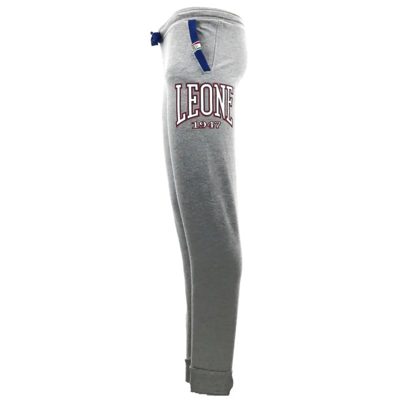 Leone 1947 Herrenhose, grau melierte Jogginghose mit rot-weiß gesticktem Logo und blauem Kordelzugbund