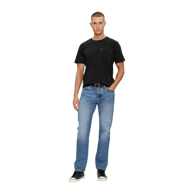 Levi's Jeans für Herren aus blauem Denim mit klassischem geradem Bein und verwaschener Optik, Vorderansicht