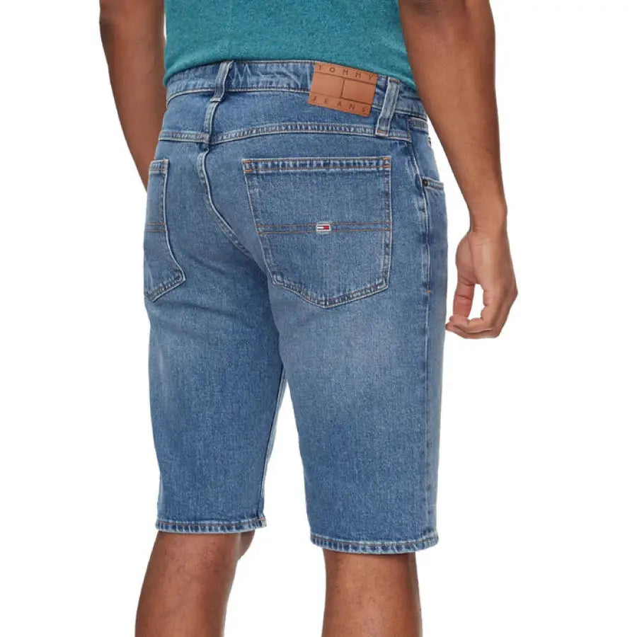 
                      
                        Tommy Hilfiger Jeans Men Shorts in Levi Light Blue
                      
                    