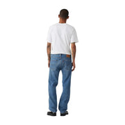 Levi's Herrenjeans aus blauem Denim mit klassischem Fünf-Taschen-Design und braunem Leder-Markenpatch (Rückseite)