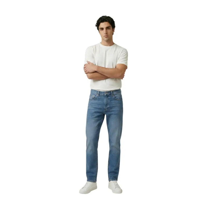 Levi's Herren-Jeans aus blauem Denim mit klassischem geradem Bein, schmaler Passform aus Baumwollstretch und dezenter Waschung