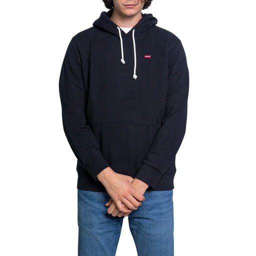 Schwarzer Levi's Herren-Hoodie aus Baumwolle mit weißen Kordelzügen und kleinem roten Logo auf der Brust
