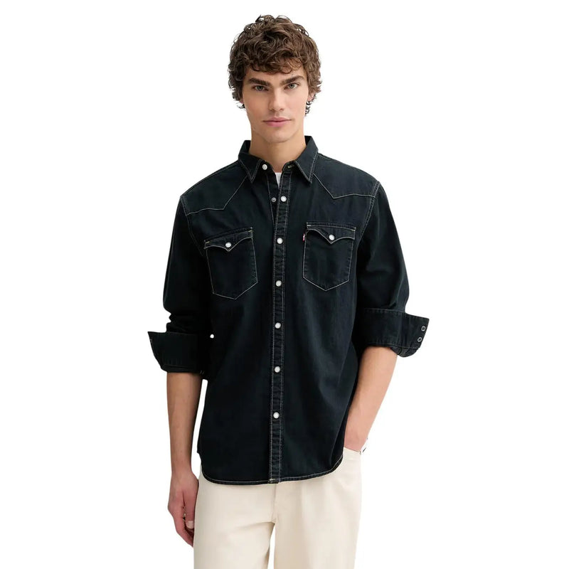 Schwarzes Levi's Herren-Denimhemd im Western-Stil aus Baumwolle mit weißen Ziernähten und geknöpften Brusttaschen