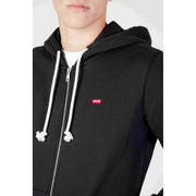 Schwarzer Levi's Herren-Sweatshirt-Hoodie aus Baumwolle mit Reißverschluss, weißen Kordelzügen und rotem Logo-Patch auf der Vorderseite