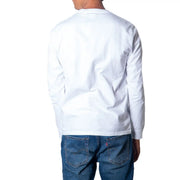 Weißes Levi's Herren-Langarmshirt aus weicher Baumwolle mit schlichtem Rundhalsausschnitt.