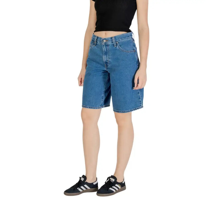 Levis women blue cotton denim shorts with zipper and button closure and classic five-pocket design with faded wash