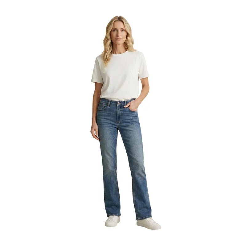 Levi's Damen-Jeans aus blauem Denim mit geradem Bein und klassischem Five-Pocket-Design aus einer Baumwollmischung im Used-Look.