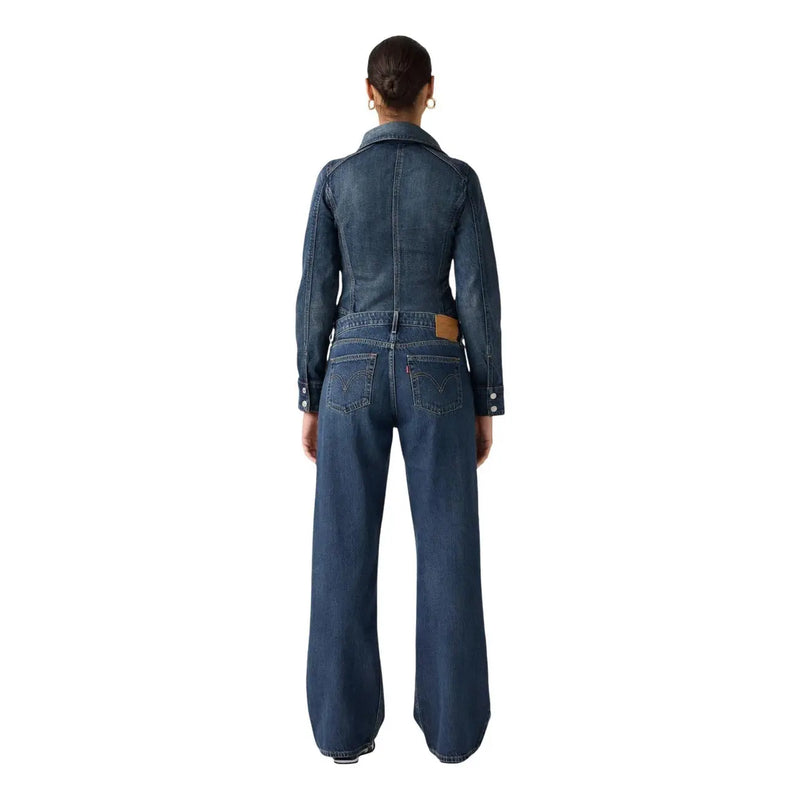 Dunkelblauer Jeans-Overall mit Kragen, geknöpften Manschetten und klassischem Levi's-Logo auf den Gesäßtaschen aus Baumwoll-Lyocell.