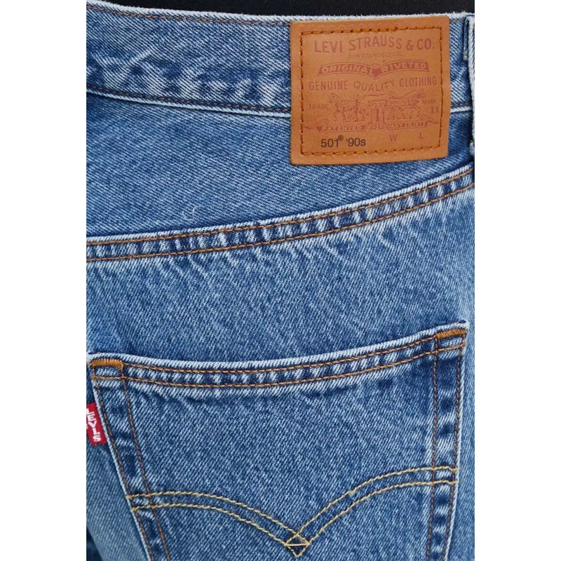 Rückseite der hellblauen Levi's Damen-Baumwolljeans mit hellbraunem Lederpatch und klassischen Ziernähten