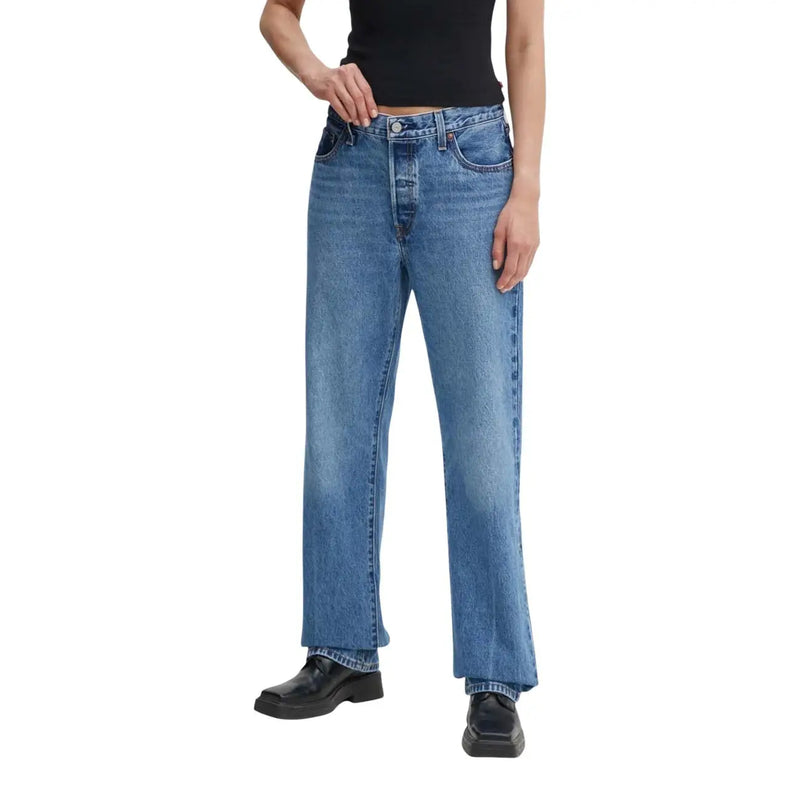 Levi's Damen-Jeans aus hellblauer Baumwolle in mittlerer Waschung mit geradem Bein und klassischem Fünf-Taschen-Design