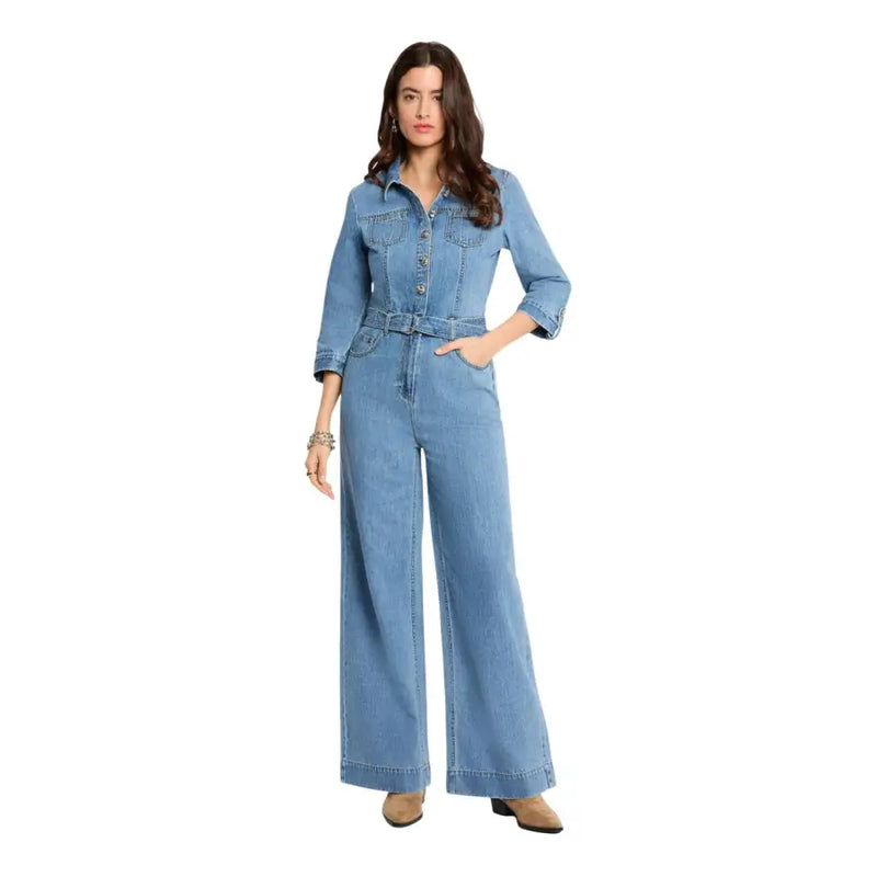 Hellblauer Jeans-Overall mit Gürtel, Knopfleiste vorne, Taschen und 3/4-Ärmeln
