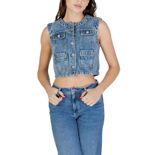 Hellblaue, ärmellose Weste aus Bio-Baumwolle mit Knopfleiste und Taschen