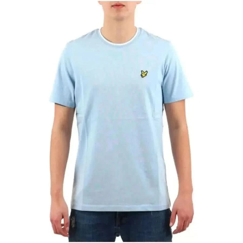 Hellblau Lyle & Scott Männer t-shirt mit einem kleinen gelben und schwarzen Logo