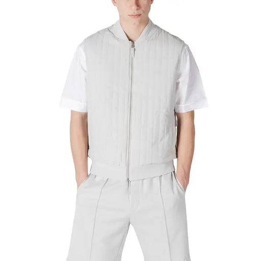 Light gray vest and shorts set ideal for casual summer wear and stylish comfort