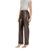 Liu Jo Damenhose aus braunem Polyester mit Kunstlederstruktur, hohem Bund, geradem Bein und umgeschlagenen Bündchen