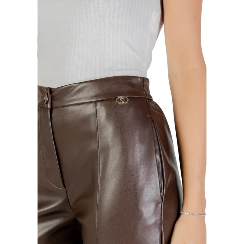 Liu Jo Braune Damen-Polyesterhose mit hohem Bund, glänzender Oberfläche und metallischem Logo-Emblem am Bund