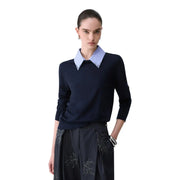 Marineblauer Strickpullover mit hellblauem Spitzenkragen aus Wollmischung von Liu Jo Women mit weißen Blumenknöpfen