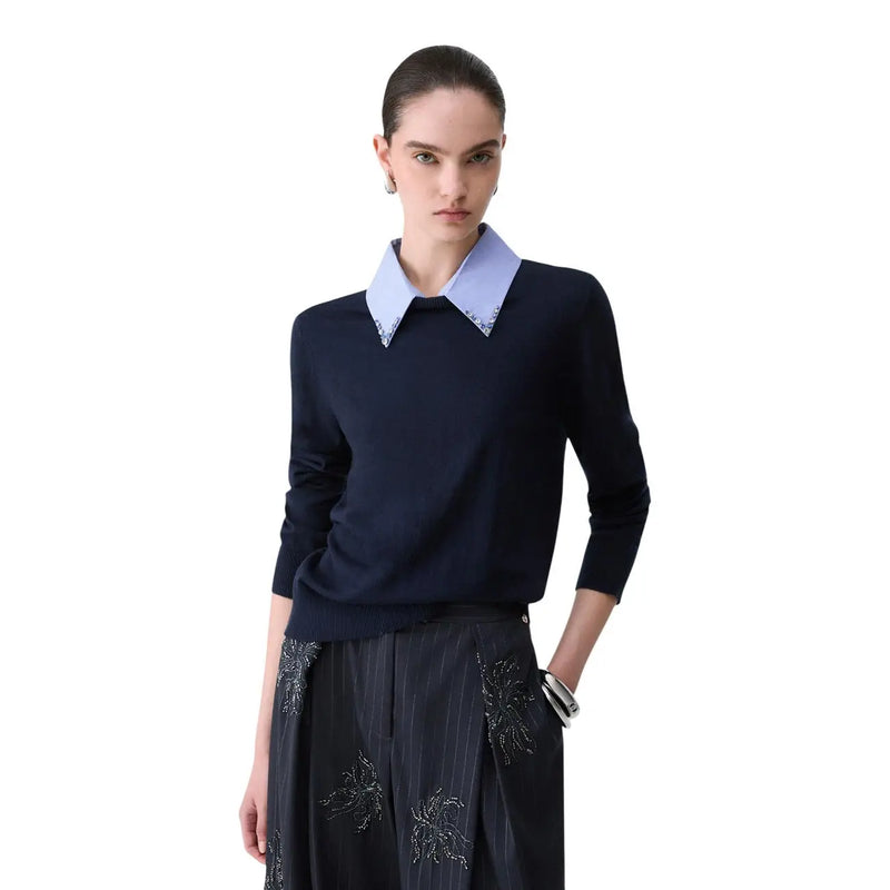 Marineblauer Strickpullover mit hellblauem Spitzenkragen aus Wollmischung von Liu Jo Women mit weißen Blumenknöpfen