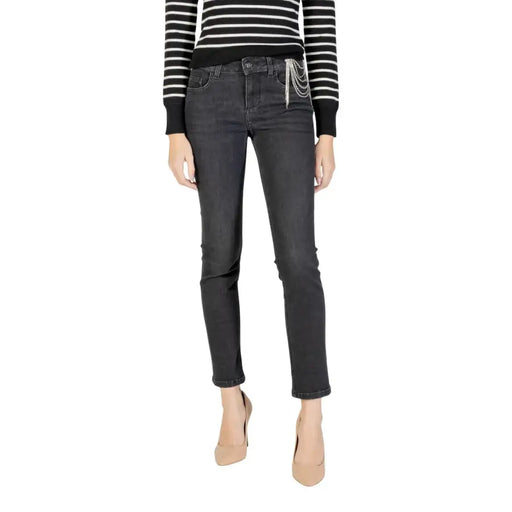 Liu jo women’s black slim fit denim jeans with silver chain detail at the waist for fall winter wear