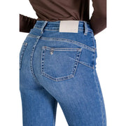 Rückansicht der blauen Liu Jo Damenjeans aus Baumwollmischgewebe mit klassischem Taschendesign und weißem Markenlabel am Bund