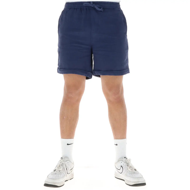 Lyle & Scott Leinenshorts für Herren in Marineblau mit Kordelzug im Bund und umgeschlagenen Beinabschlüssen, Vorderansicht