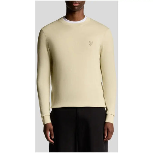 Lyle & Scott Herren-Sweatshirt aus beigefarbener Baumwolle mit Rundhalsausschnitt, langen Ärmeln und dezentem, gesticktem Logo auf der Brust