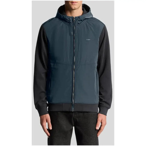 Lyle & Scott Herren-Kapuzenpullover in Blau mit Reißverschluss in Dunkelblaugrün und Schwarz mit dezentem Brustlogo und zweifarbigem Design